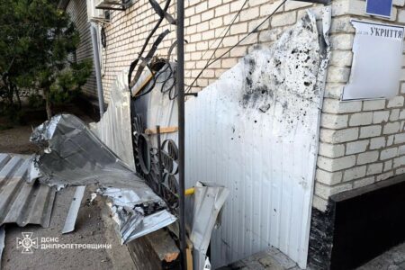 Ворог атакував підрозділ ДСНС у Нікополі: ФОТО