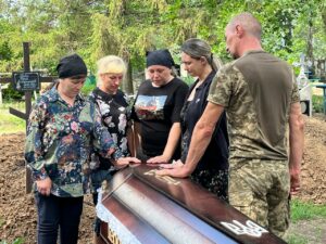 Майже рік не було жодної звістки. На Дніпропетровщині в останню путь провели Антона Прокопенко