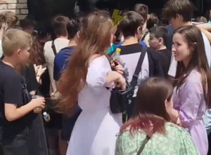 У Дніпрі стоять черги за безкоштовною шаурмою