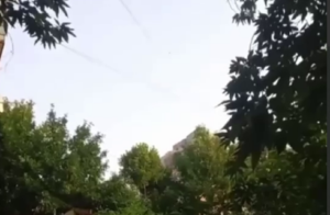 Ворожий дрон влучив у багатоповерхівку в Нікополі. З’явилось відео