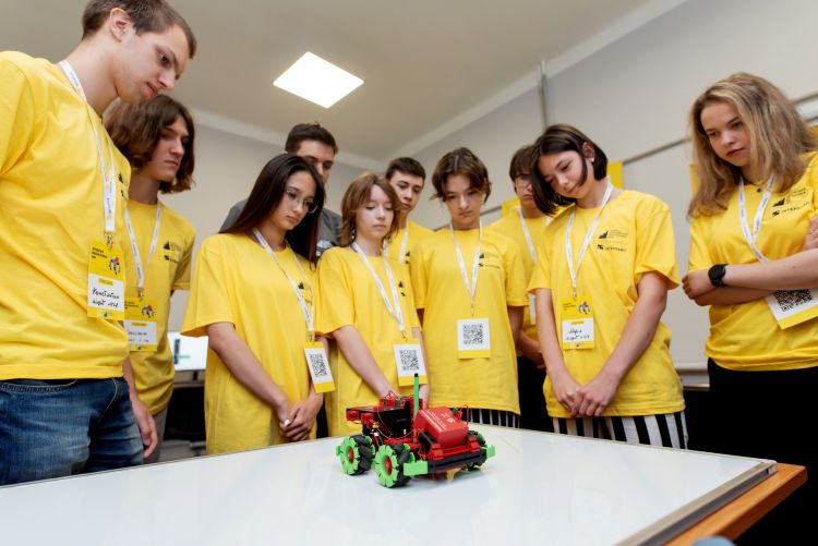 Навчання по-новому: Інтерпайп і Дніпровська політехніка організували для школярів унікальні уроки