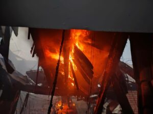 Ворог з вечора до ранку бив по Дніпропетровщині. Є руйнування