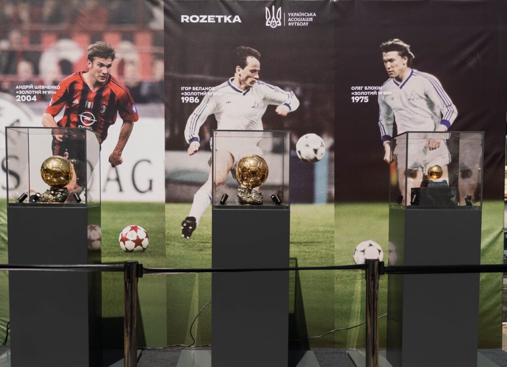 «Золоті мʼячі» у Дніпрі: де побачити нагороди Блохіна, Бєланова і Шевченка