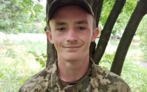 Мріє, щоб донька пишалась ним. 19-річний Максим з Дніпропетровщини пішов добровольцем на фронт