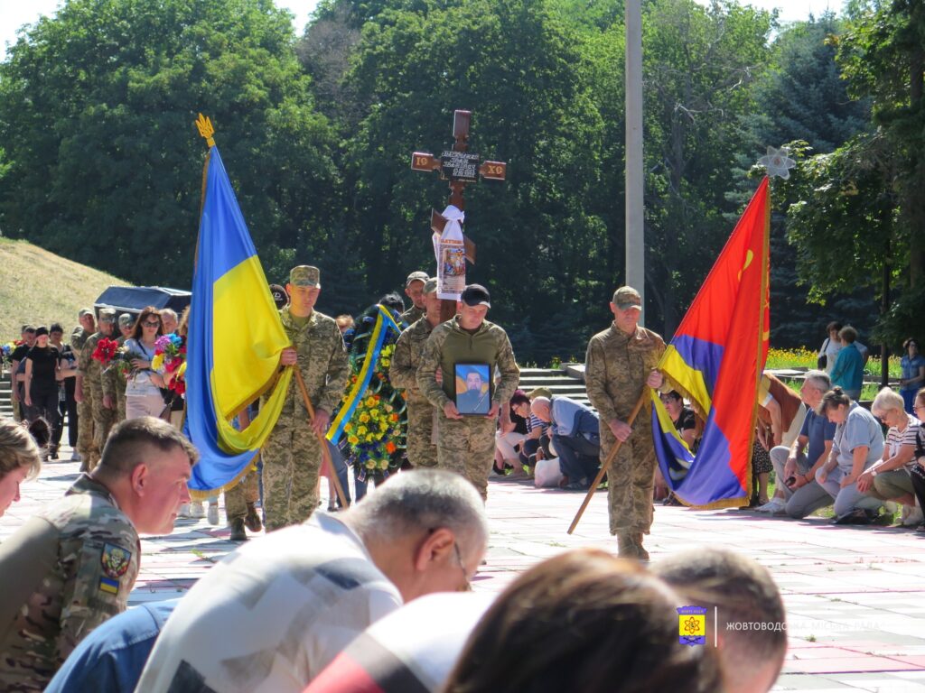 Його ім’я тепер серед тисяч Героїв. В останню путь на Дніпропетровщині провели Івана Масюченка