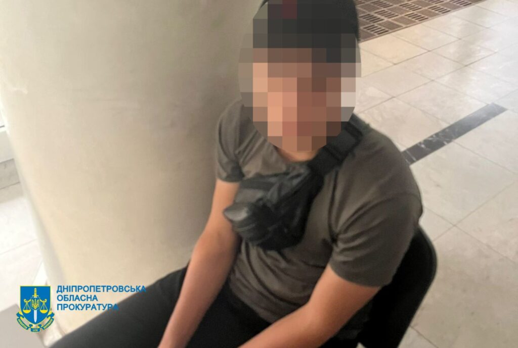 Житель Дніпра передавав ворогу про розташування військових та склади з паливом