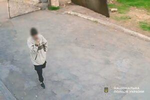 На Дніпропетровщині колишній вʼязень побив пенсіонерку та зірвав золоту прикрасу