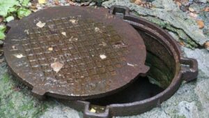 На Дніпропетровщині 5-річний хлопчик провалився у люк