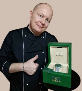 Це щось зі світу фантастики. Дніпровський кондитер приготував вишуканий торт у вигляді годинника Rolex