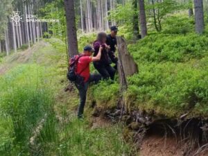 Туристка з Дніпропетровщини заблукала у Карпатах. Чуттєва історія порятунку