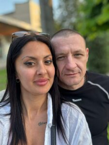 3 роки, 2 місяці, 11 днів у полоні. Відео зустрічі павлоградця Андрія з дружиною стало вірусним у ТікТок