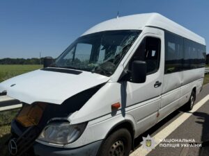 Маршрутний автобус потрапив у ДТП на Дніпропетровщині