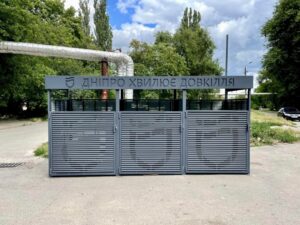 У Дніпрі встановлюють нові майданчики для збору сміття