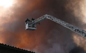 Нічна ворожа атака по Дніпру. Загинула жінка, постраждали люди, пошкоджені підприємства