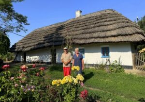 Подружжя з Покровська зберігає 150-річну хату-мазанку на Дніпропетровщині