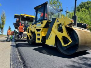 На Дніпропетровщині триває ремонт прифронтових доріг