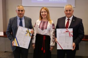 Сніжана Яценко з Дніпропетровщини зʼєднала Самар і Польщу