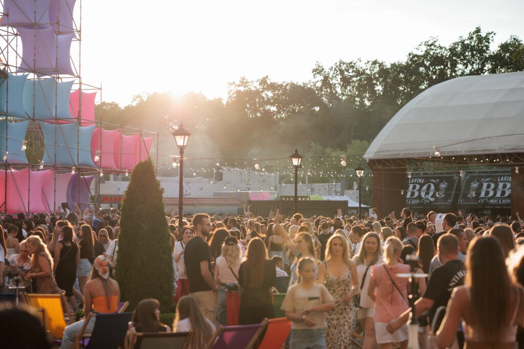 Останнє літнє «Покоління» у Дніпрі: Могилевська, Green Grey, KISHE, LAMA та Кондратюк із благодійним «Караоке»