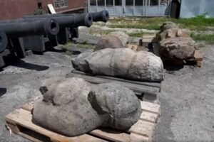 У Дніпрі рятують кам’яних баб
