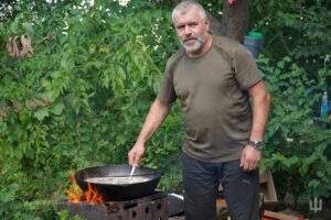 Бача варить смачний борщ. Історія військового Михайла з ТРО Дніпра