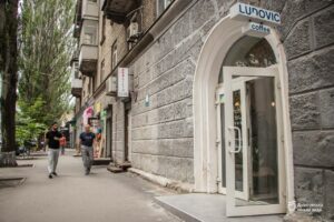У Дніпрі ведуть боротьбу з рекламою наркотиків та вандальними написами на будівлях