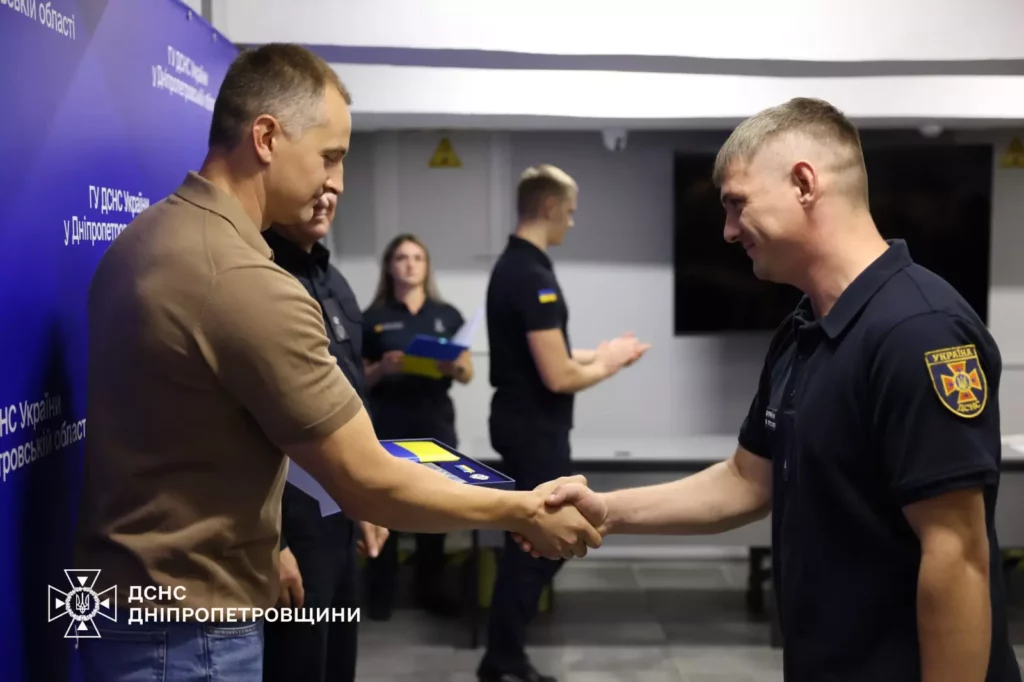 На Дніпропетровщині 36 рятувальників отримали нагороди (фото)