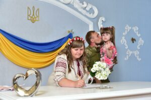 Він з Дніпра, вона з Оріхова. У Запоріжжі одружився військовий