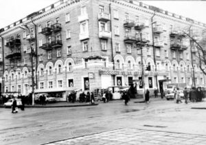 Дніпрянам показали фото легендарного хлібного магазину “Паляниця” 1977 року