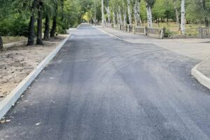 У Дніпрі зробили ремонт дороги і тротуарів, де їх не було