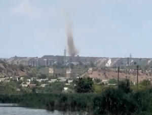На Дніпропетровщині помітили торнадо (відео)