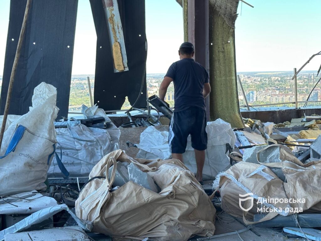 Ракетний удар по Дніпру 26 червня. Відновлюють будинок