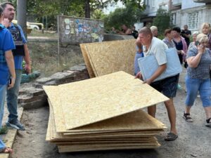 Масований ворожий удар по Дніпру. Що відбувається на місці трагедії