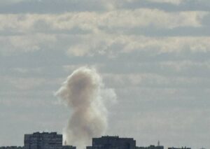 Потужні вибухи в Дніпрі. Повідомляють про задимлення