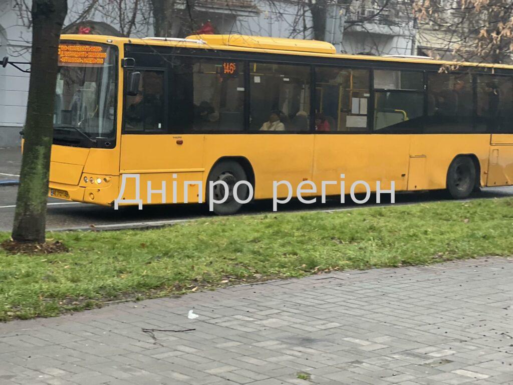 У Дніпрі 23 серпня в центрі міста автобуси курсуватимуть за зміненим маршрутом