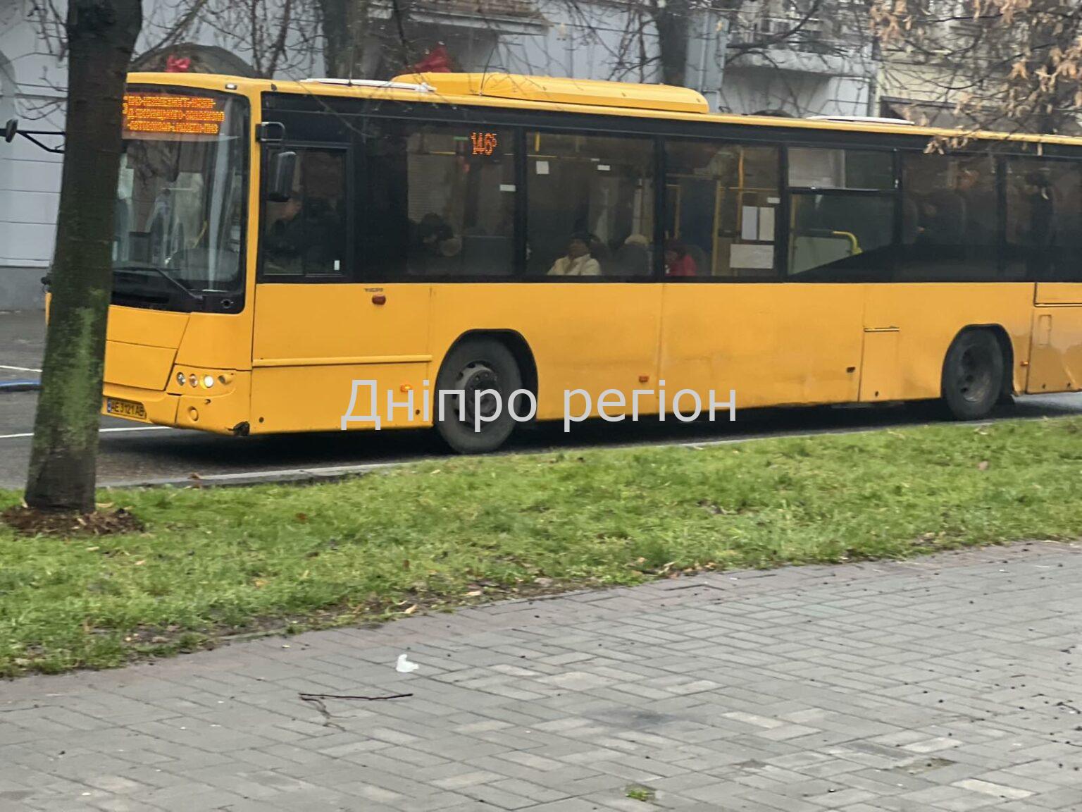 У Дніпрі 23 серпня в центрі міста автобуси курсуватимуть за зміненим маршрутом