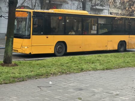 У Дніпрі 23 серпня в центрі міста автобуси курсуватимуть за зміненим маршрутом