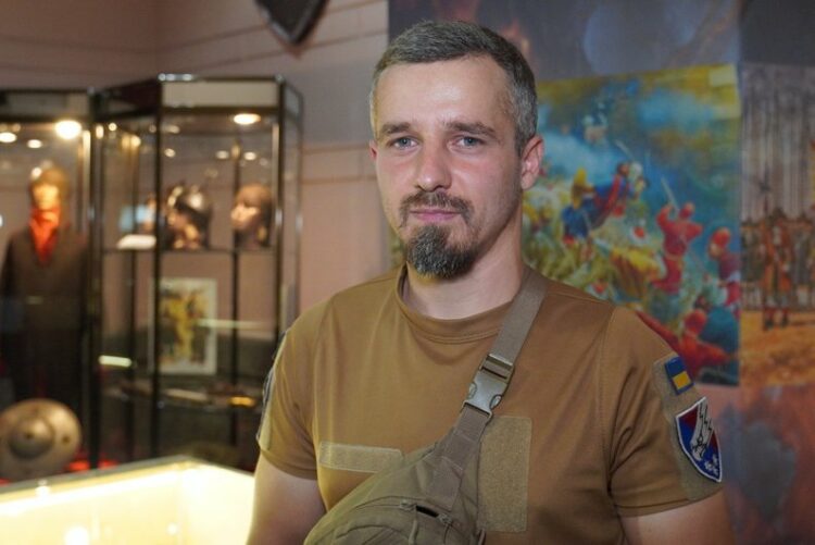 Артефакту понад 3000 років: до музею Дніпра військові передали ніж бронзової доби