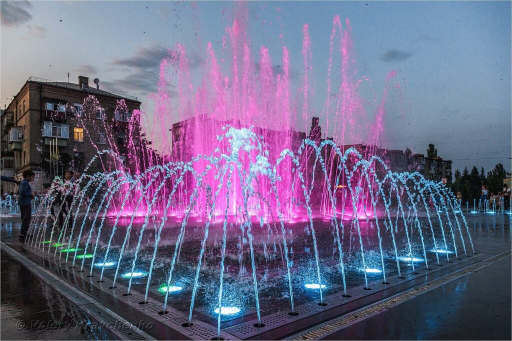 На Дніпропетровщині вперше з початку війни запрацював музичний фонтан