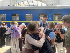 До Дніпра з відпочинку у дитячому таборі Прикарпаття повернулись діти