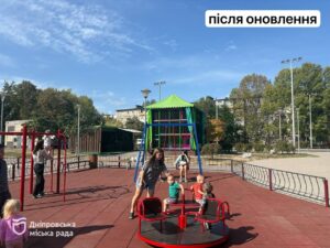 У Дніпрі оновлюють спортивні та дитячі майданчики на радість дітям