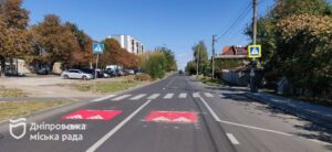 У Дніпрі встановлюють “берлінські подушки” для безпеки пішоходів