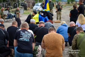 На щиті повернувся Героєм. У Марганці в останню путь провели Олександра Власюка