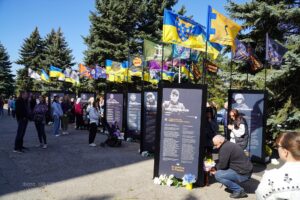 У Дніпрі вперше відкрилась експозиція з історіями 36 полеглих воїнів