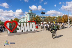 На Дніпропетровщині з’явилась нова інсталяція. Люди роблять фото на згадку