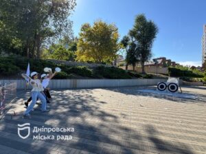 У Дніпрі на день міста люди били тарілки