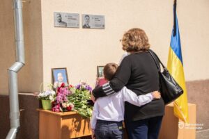 У Дніпрі відкрили меморіальні дошки загиблим однокласникам