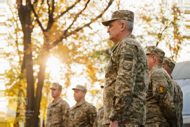Дніпропетровська ОВА передала воїнам-зенітникам два мобільні пункти керування бойового розрахунку БпЛА
