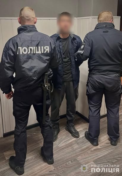 Вдарив по голові ззаду: у Дніпрі судили чоловіка, який пограбував військовослужбовця