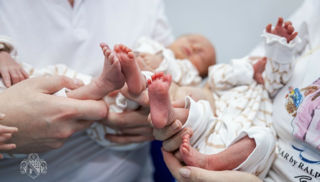 100 тис грн допомоги від області: на Дніпропетровщині запровадили виплату для родин, у яких народилася трійня 100 тис грн допомоги від області: на Дніпропетровщини запровадили виплату для родин, у яких народилася трійня