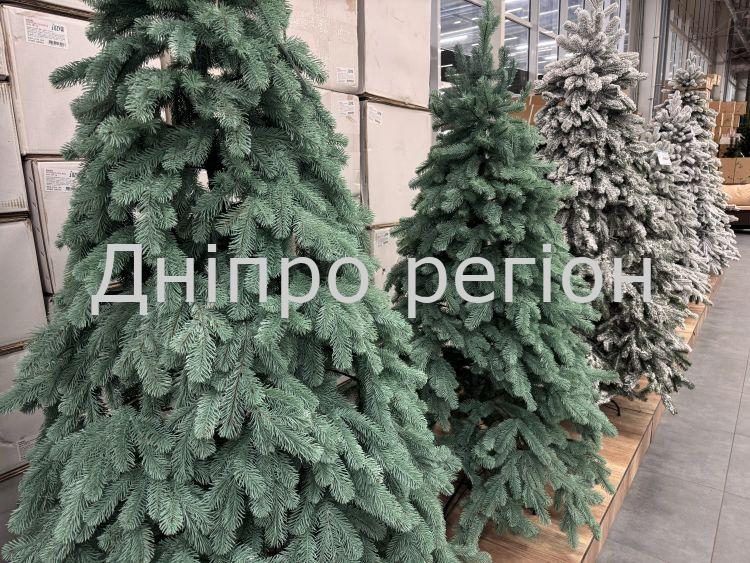 Новорічний декор зʼявився в магазинах Дніпра: ФОТО